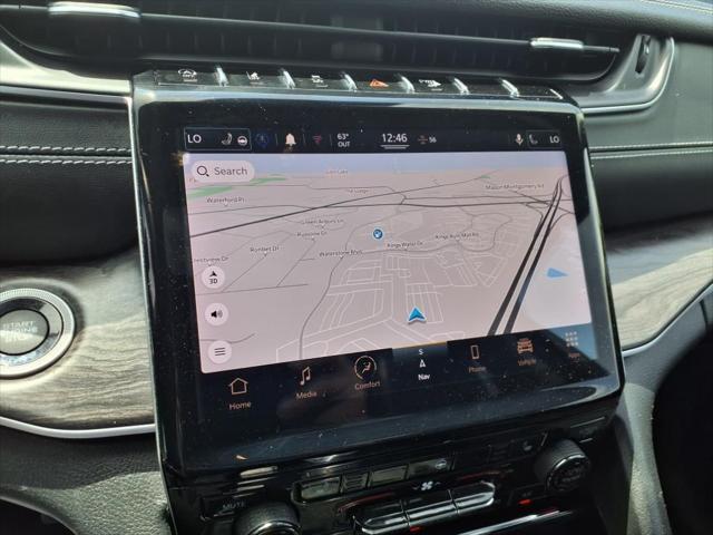 Photo of 2021 Diamond Black Crystal Pearlcoat Jeep Grand Cherokee L