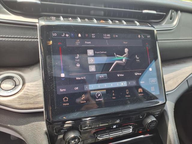 Photo of 2021 Diamond Black Crystal Pearlcoat Jeep Grand Cherokee L