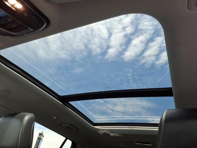 Photo of 2021 Diamond Black Crystal Pearlcoat Jeep Grand Cherokee L