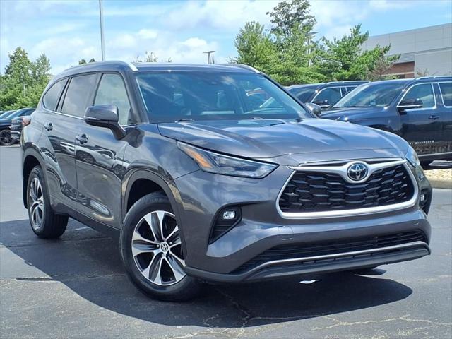 Photo of 2022 Charcoal Toyota Highlander
