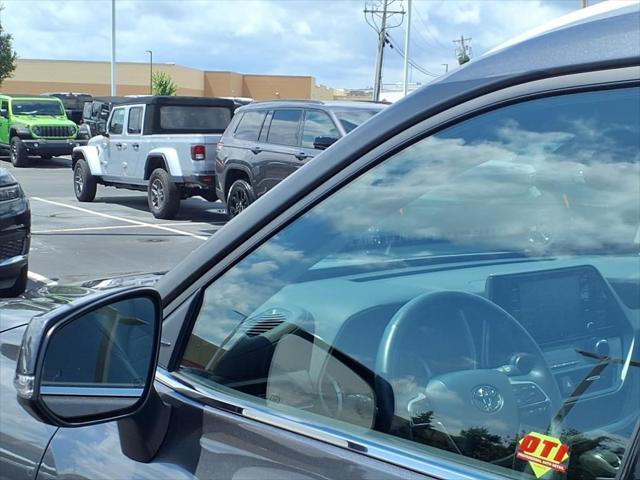 Photo of 2022 Charcoal Toyota Highlander