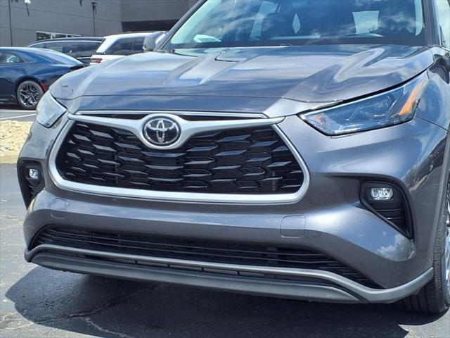 Photo of 2022 Charcoal Toyota Highlander