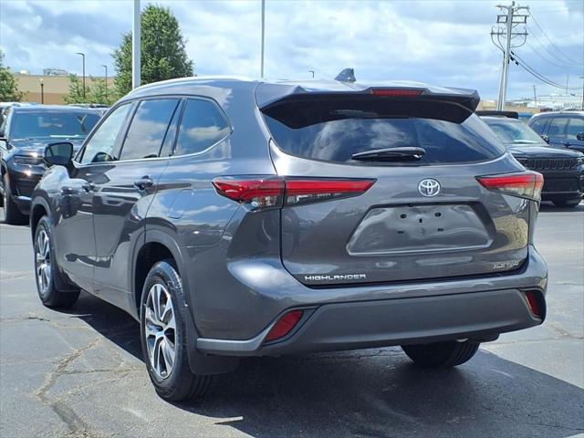 Photo of 2022 Charcoal Toyota Highlander