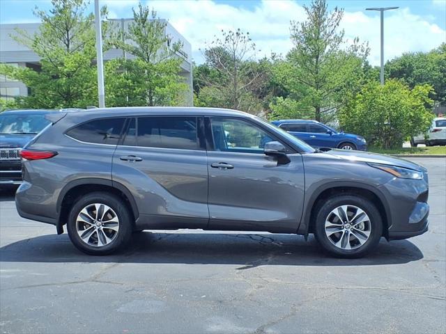 Photo of 2022 Charcoal Toyota Highlander