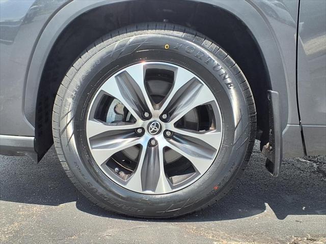 Photo of 2022 Charcoal Toyota Highlander