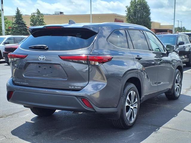 Photo of 2022 Charcoal Toyota Highlander