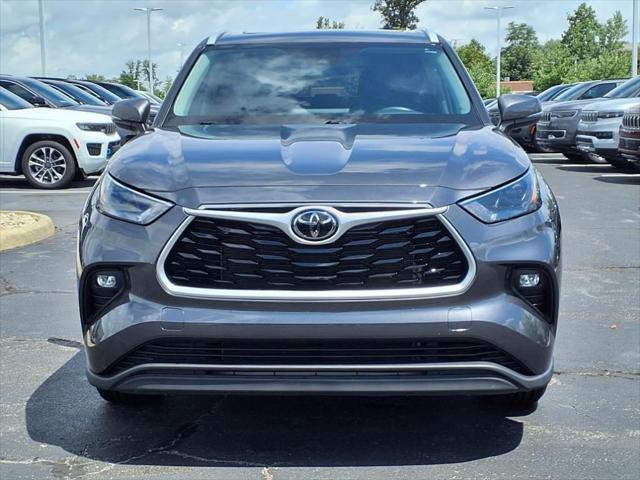 Photo of 2022 Charcoal Toyota Highlander
