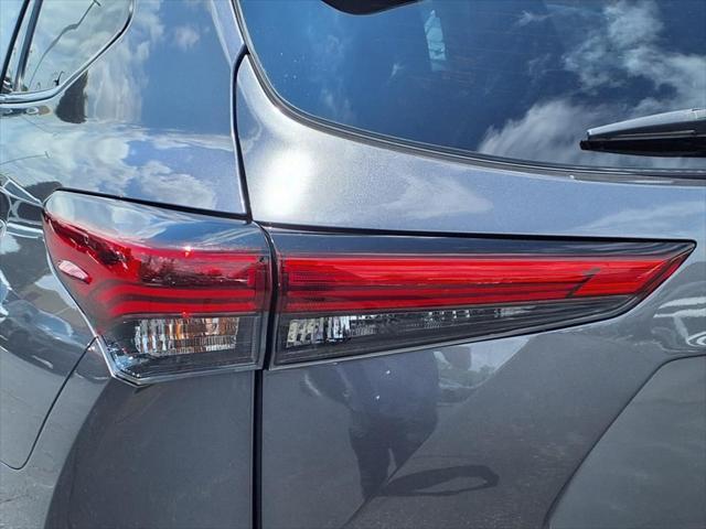 Photo of 2022 Charcoal Toyota Highlander