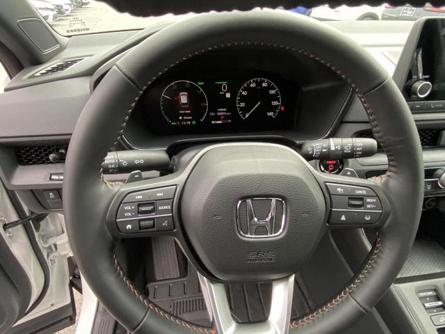 Photo of 2025 Platinum White Pearl Honda CR-V Hybrid