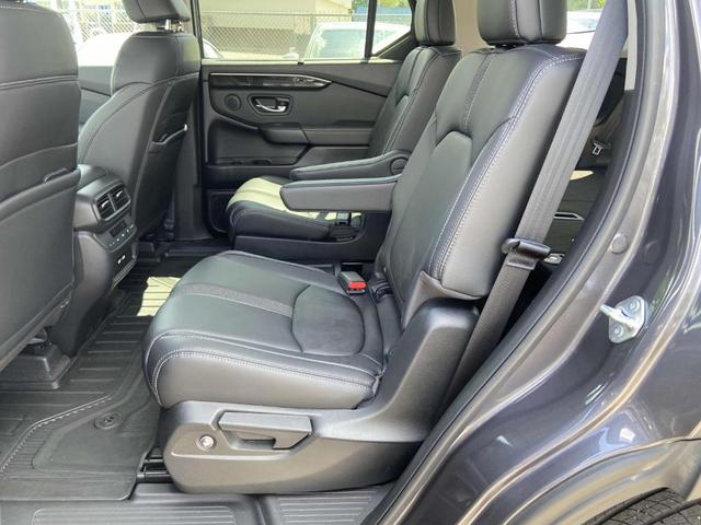 Photo of 2023 Gray Honda Pilot