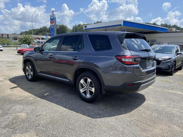 Photo of 2023 Gray Honda Pilot