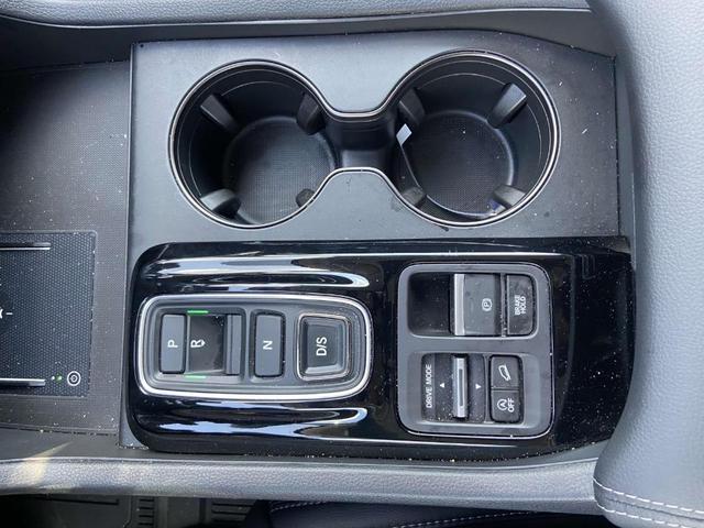 Photo of 2023 Gray Honda Pilot