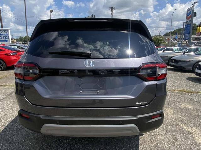 Photo of 2023 Gray Honda Pilot