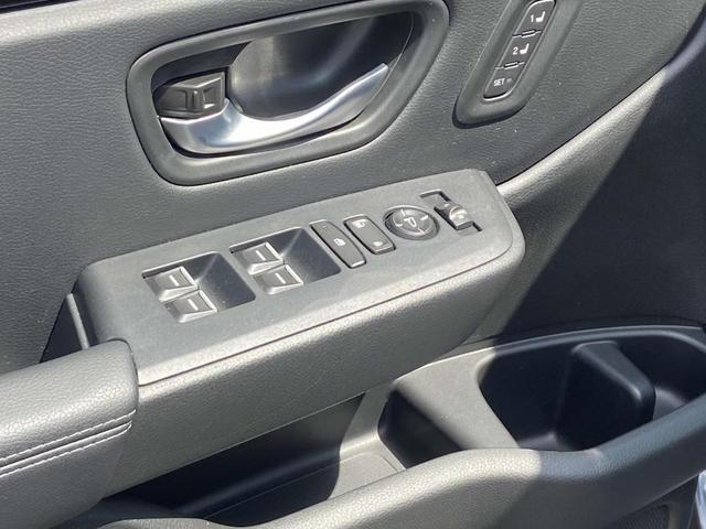 Photo of 2023 Gray Honda Pilot