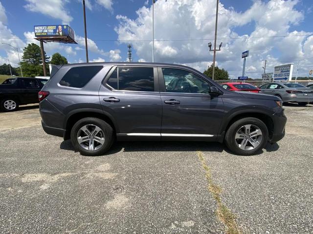 Photo of 2023 Gray Honda Pilot