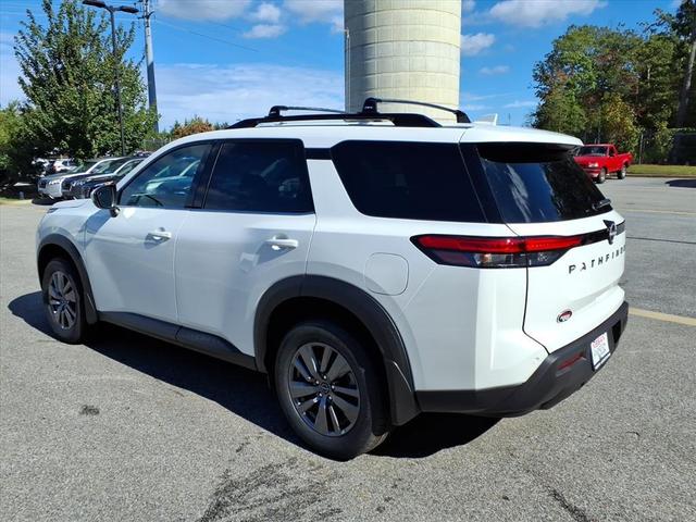 Photo of 2025 Everest White Pearl Tricoat Nissan Pathfinder