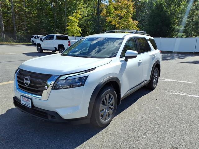 Photo of 2025 Everest White Pearl Tricoat Nissan Pathfinder