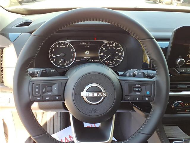 Photo of 2025 Everest White Pearl Tricoat Nissan Pathfinder
