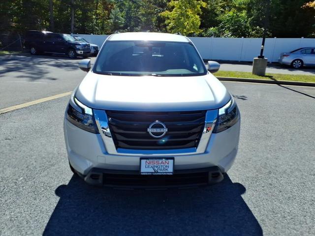 Photo of 2025 Brilliant Silver Metallic Nissan Pathfinder