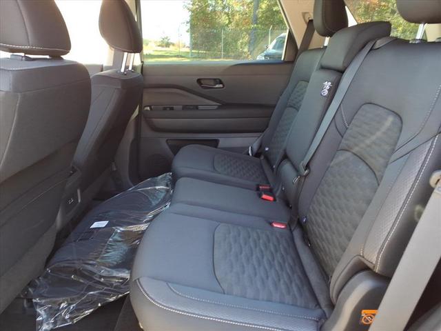 Photo of 2025 Brilliant Silver Metallic Nissan Pathfinder