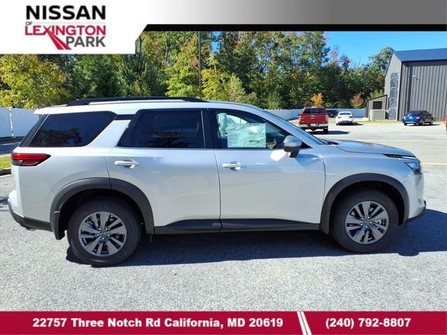 Photo of 2025 Brilliant Silver Metallic Nissan Pathfinder