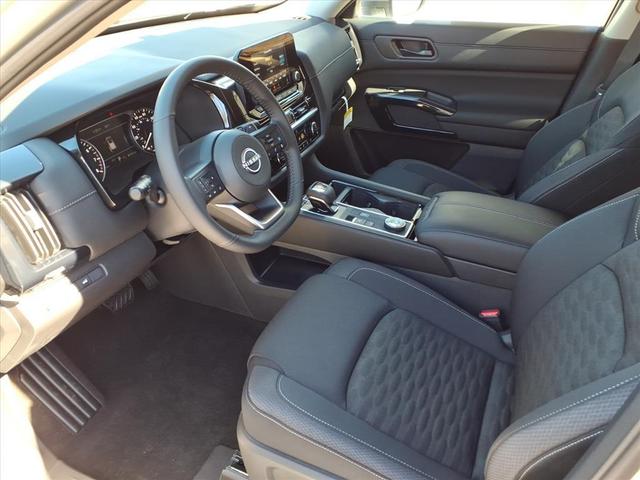 Photo of 2025 Brilliant Silver Metallic Nissan Pathfinder