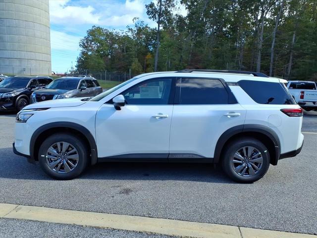 Photo of 2025 Everest White Pearl Tricoat Nissan Pathfinder