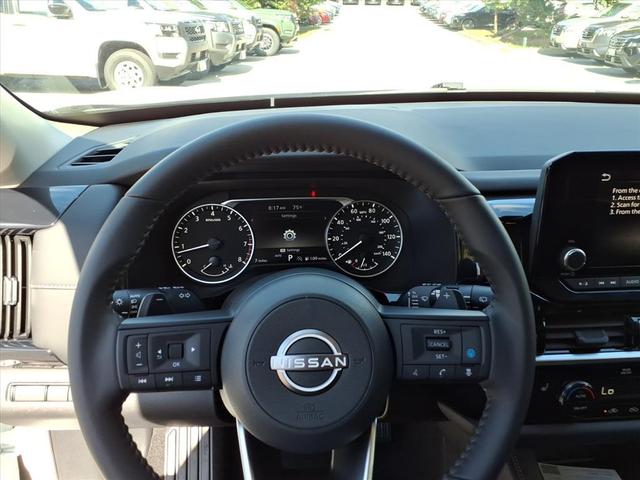 Photo of 2025 Everest White Pearl Tricoat Nissan Pathfinder