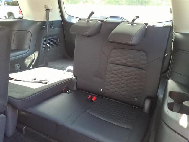 Photo of 2025 Everest White Pearl Tricoat Nissan Pathfinder