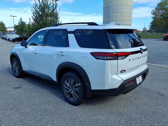 Photo of 2025 Everest White Pearl Tricoat Nissan Pathfinder