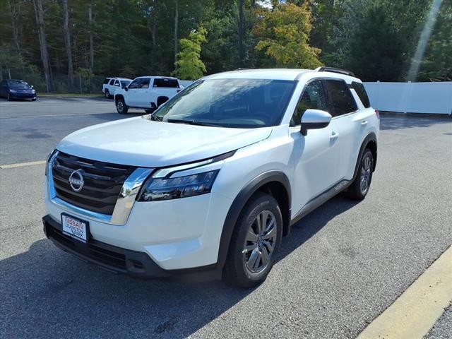 Photo of 2025 Everest White Pearl Tricoat Nissan Pathfinder