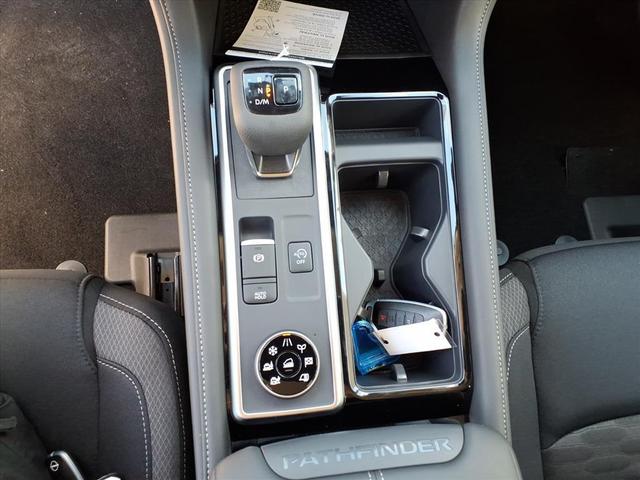 Photo of 2025 Everest White Pearl Tricoat Nissan Pathfinder