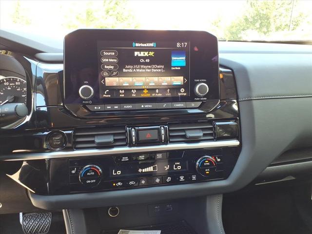 Photo of 2025 Everest White Pearl Tricoat Nissan Pathfinder
