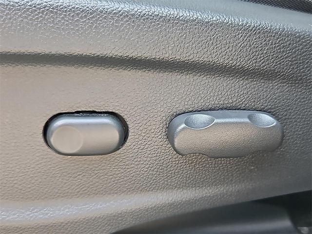 Photo of 2022 Summit White Buick Encore