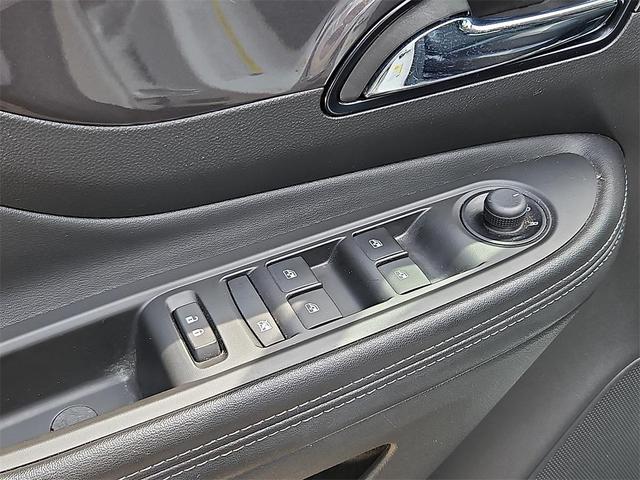 Photo of 2022 Summit White Buick Encore
