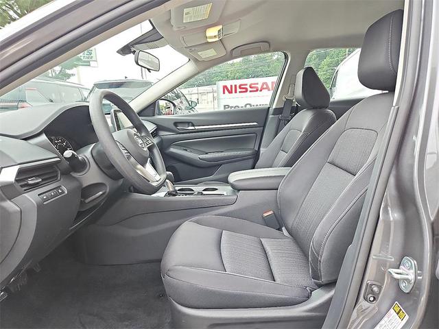 Photo of 2022 Gun Metallic Nissan Altima