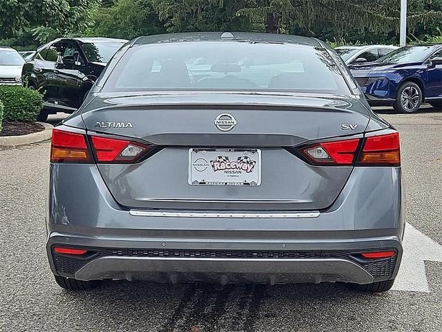 Photo of 2022 Gun Metallic Nissan Altima