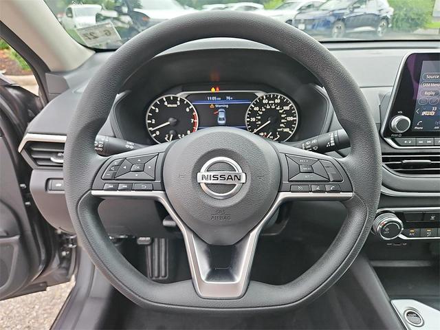 Photo of 2022 Gun Metallic Nissan Altima