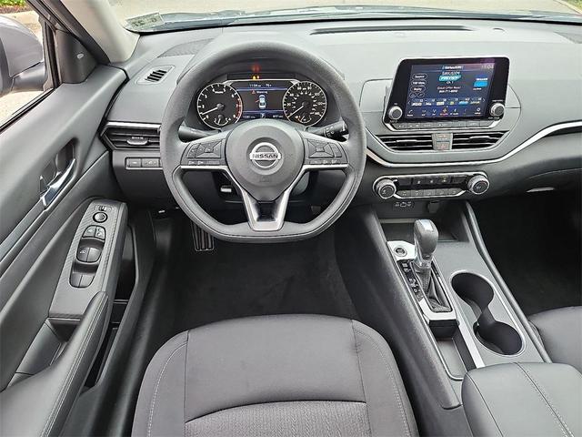 Photo of 2022 Gun Metallic Nissan Altima
