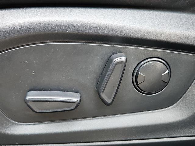 Photo of 2022 Star White Metallic Tri-Coat Ford Explorer