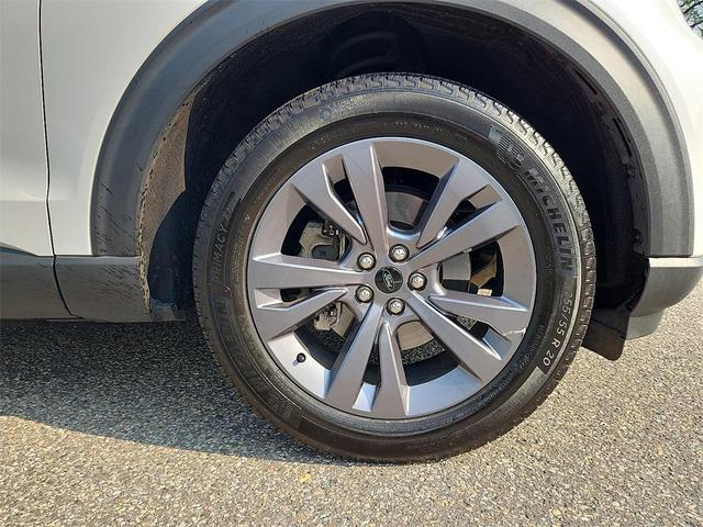 Photo of 2022 Star White Metallic Tri-Coat Ford Explorer