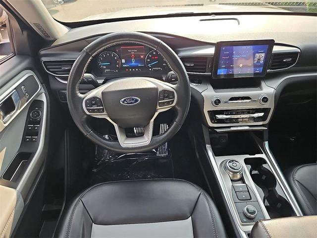 Photo of 2022 Star White Metallic Tri-Coat Ford Explorer