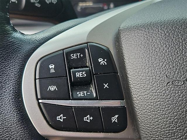 Photo of 2022 Star White Metallic Tri-Coat Ford Explorer