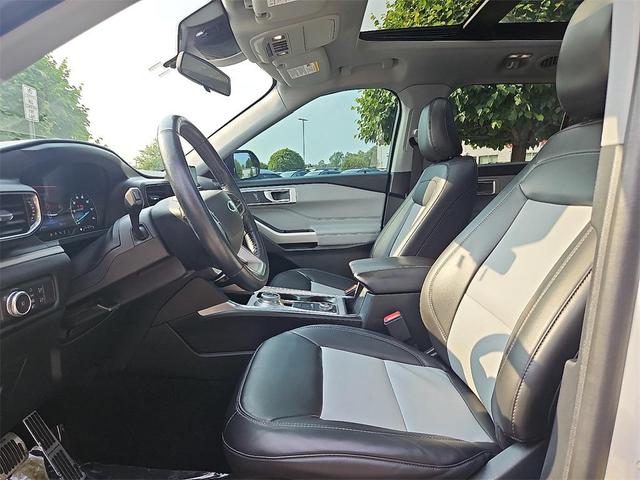 Photo of 2022 Star White Metallic Tri-Coat Ford Explorer