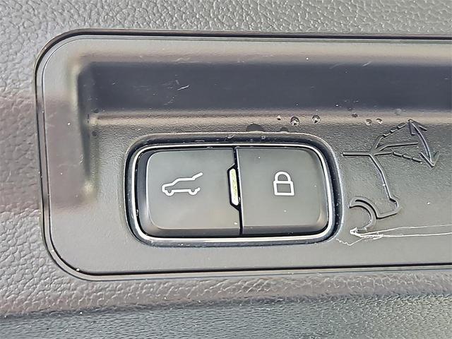 Photo of 2022 Star White Metallic Tri-Coat Ford Explorer