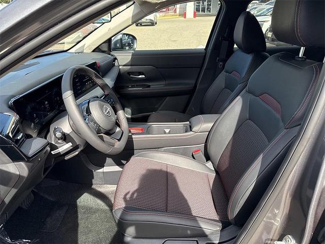 Photo of 2025 Gun Metallic Nissan Kicks