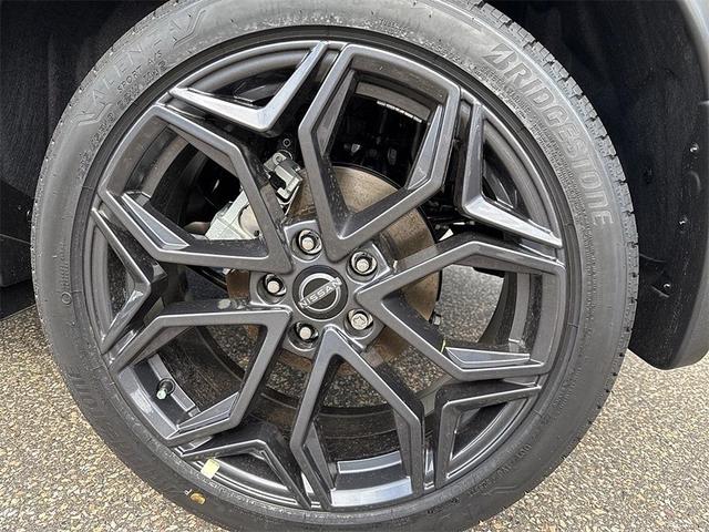 Photo of 2025 Gun Metallic Nissan Kicks