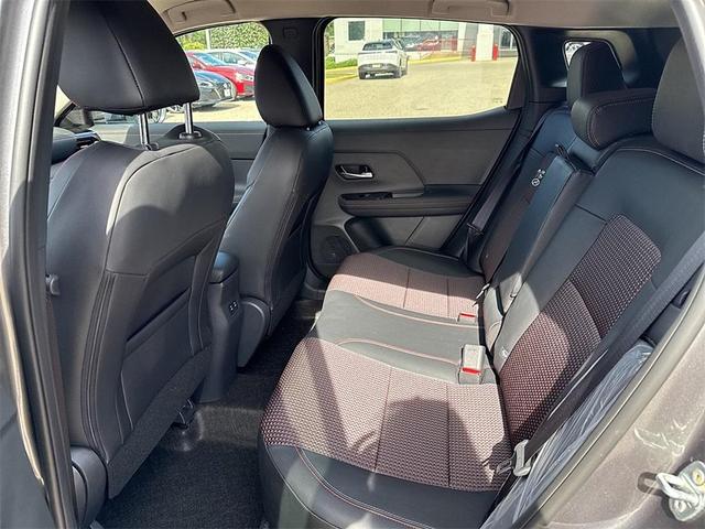 Photo of 2025 Gun Metallic Nissan Kicks