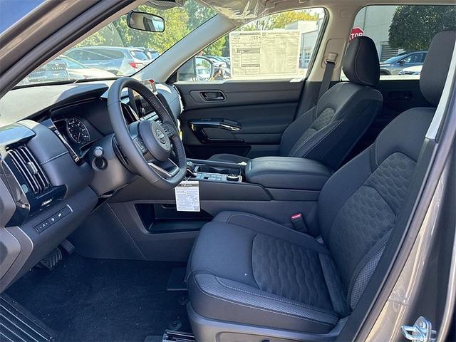 Photo of 2025 Gun Metallic Nissan Pathfinder