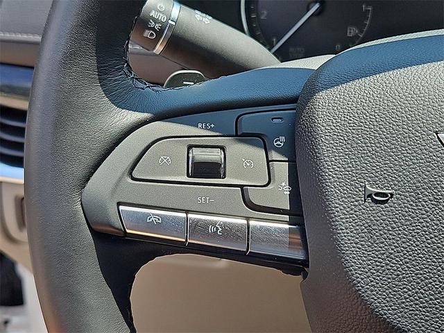 Photo of 2022 Crystal White Tricoat Cadillac XT4